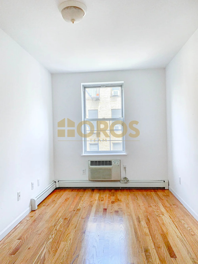 539 East 6th Street - Photo 8