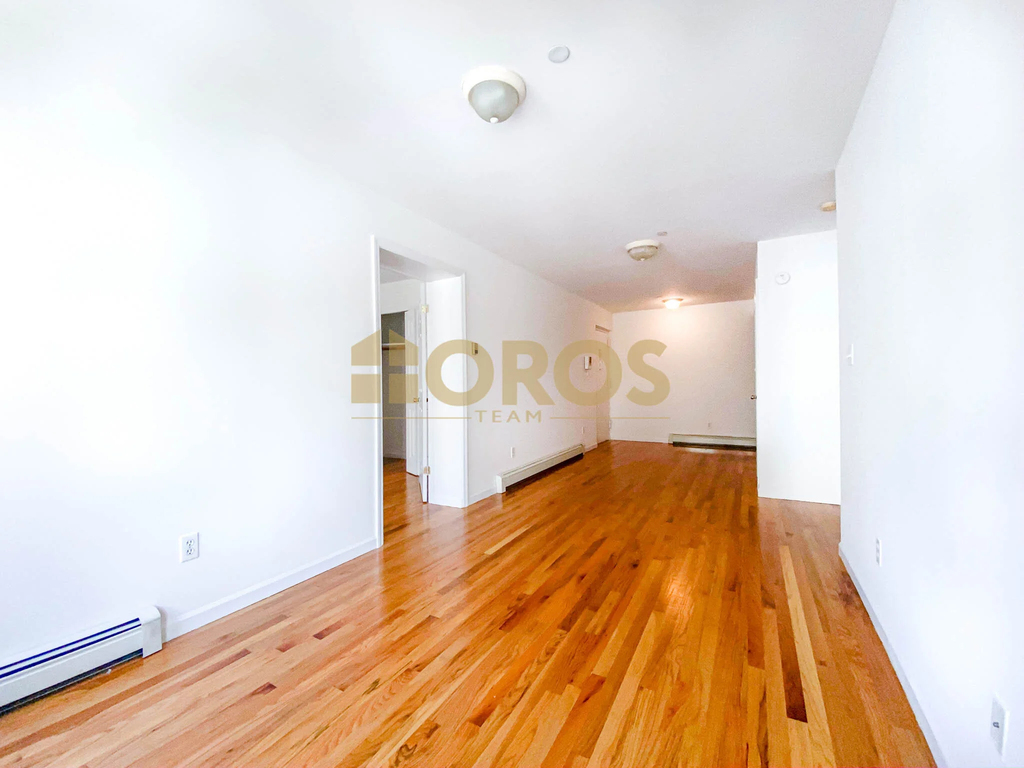 539 East 6th Street - Photo 1