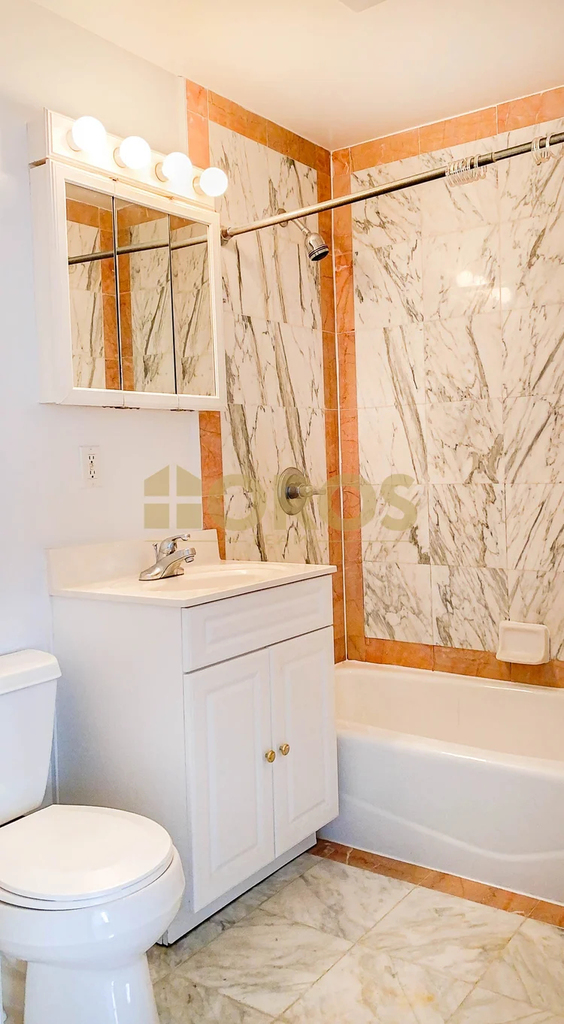 539 East 6th Street - Photo 4