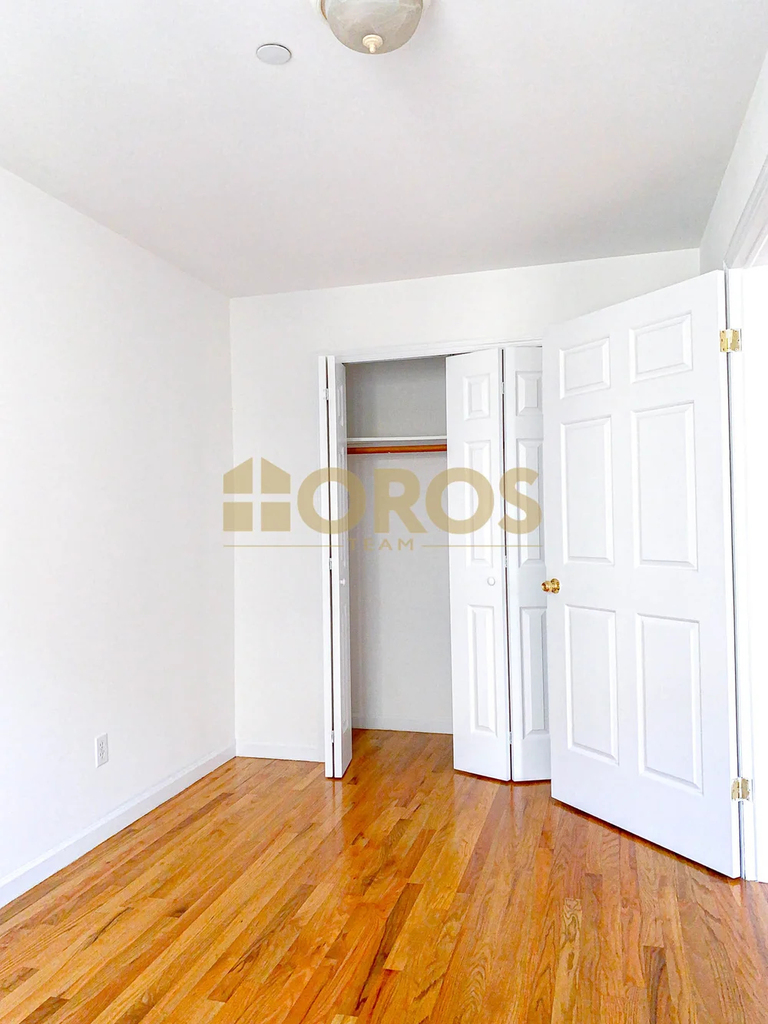 539 East 6th Street - Photo 7