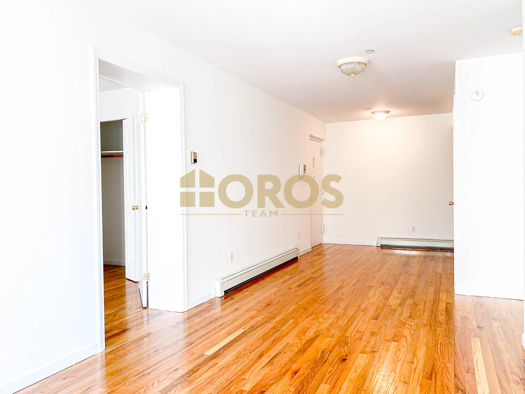 539 East 6th Street - Photo 2