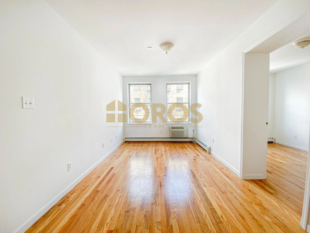 539 East 6th Street - Photo 0
