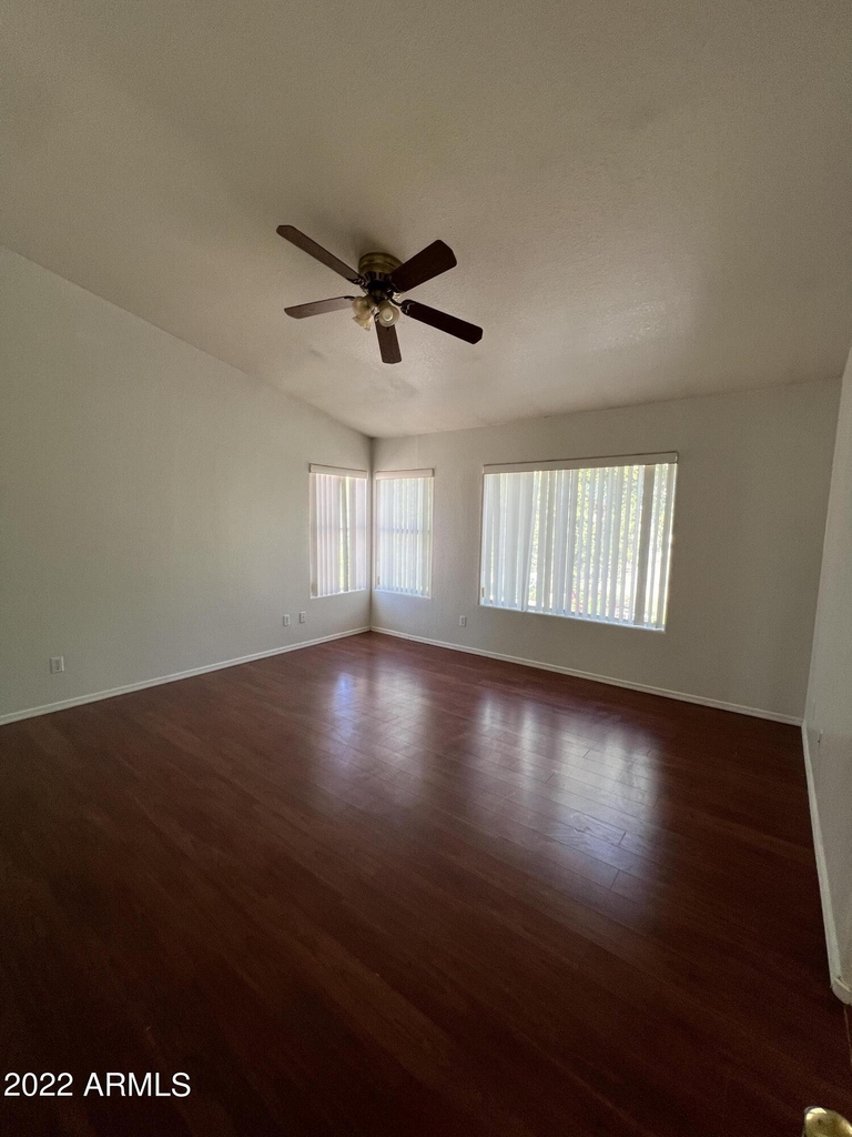 1057 N Saguaro Street - Photo 7