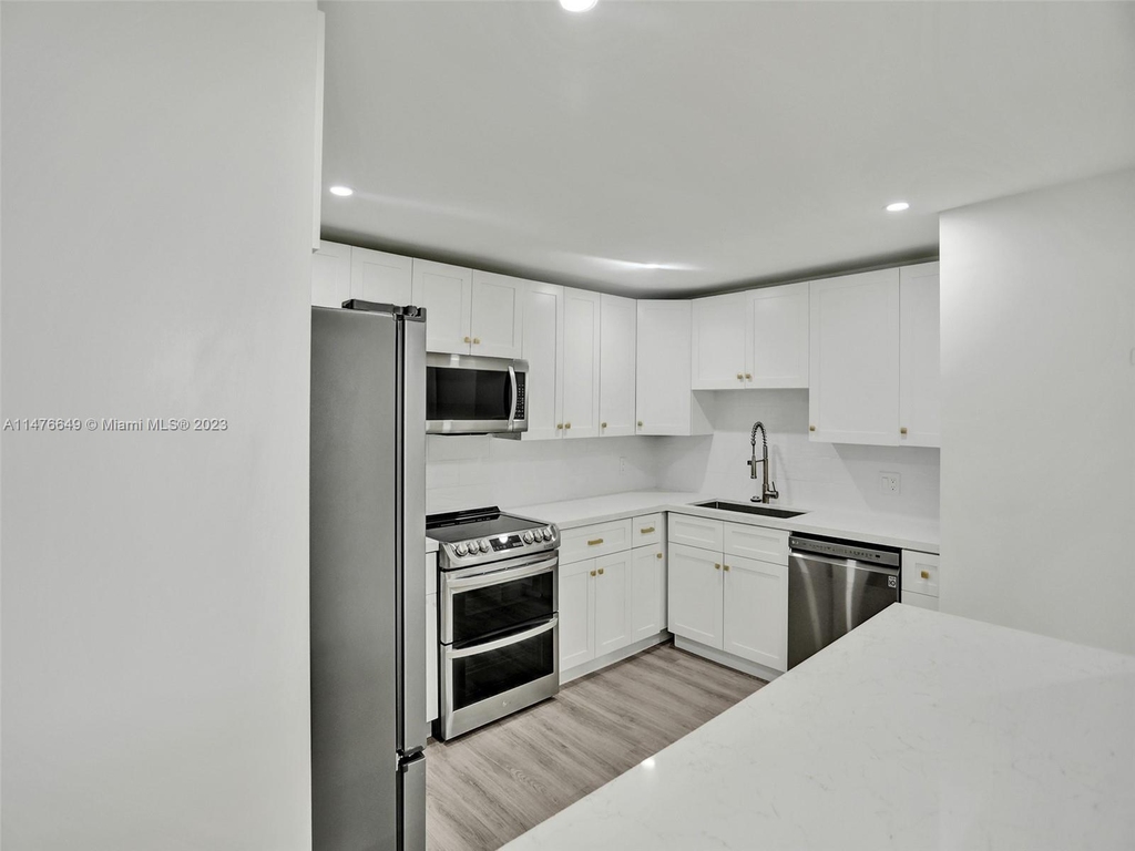 2500 Ne 135th St - Photo 13