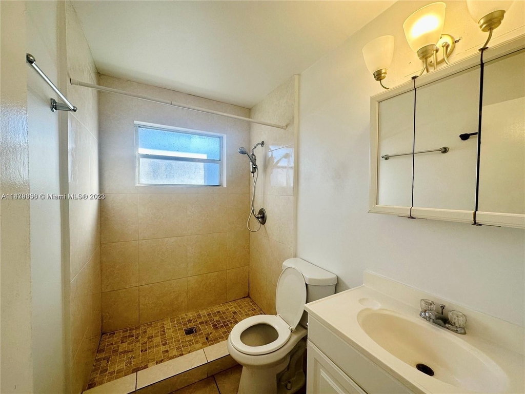 1209 N 17th Ave - Photo 9