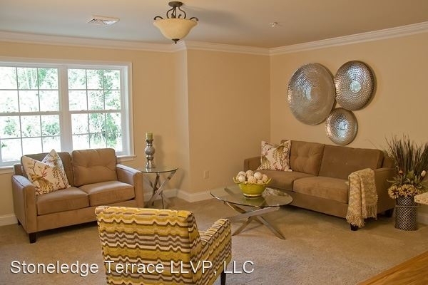 18 Stoneledge Drive - Photo 2