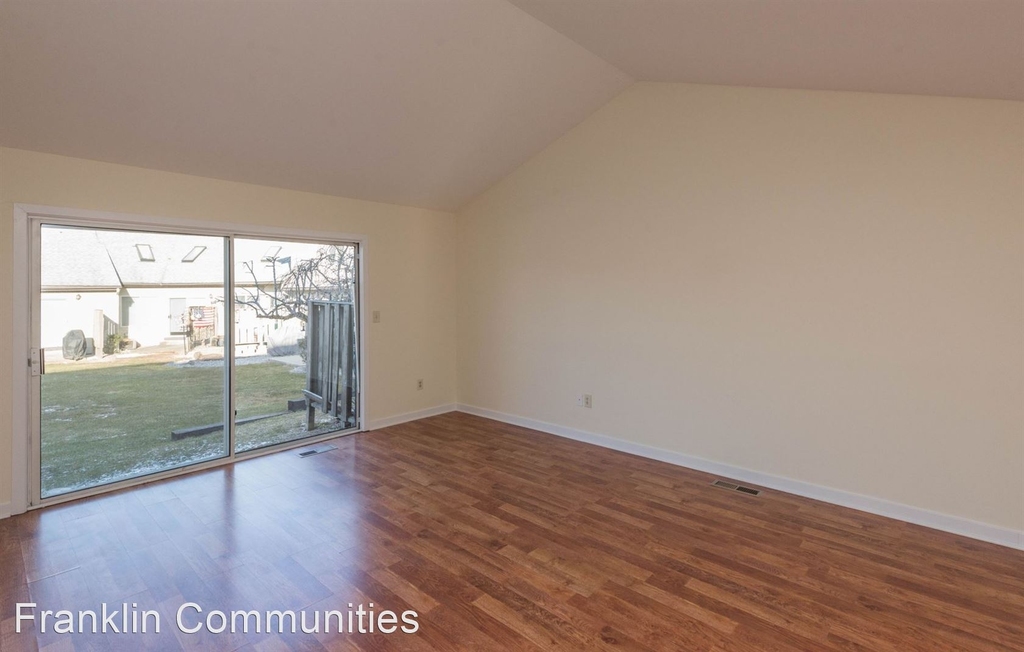 1298 Hartford Turnpike - Photo 2