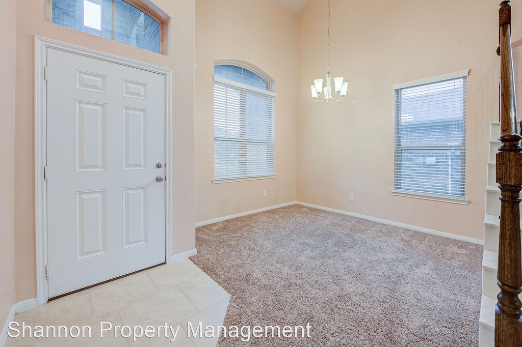 2218 Manchester Crossing Dr - Photo 2