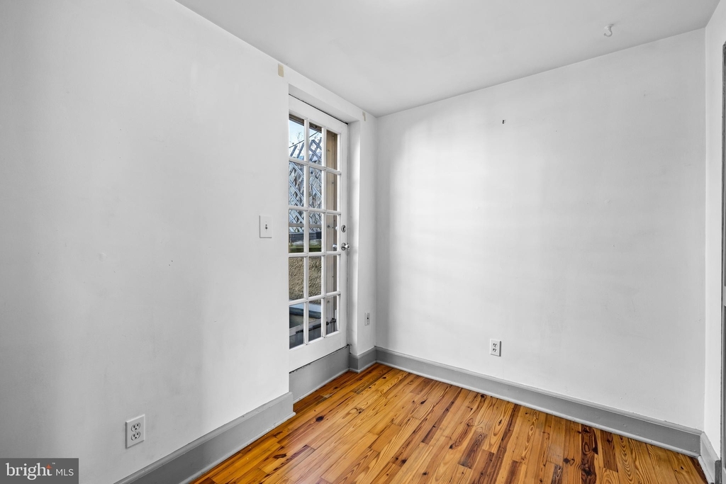 8 E Hamburg Street - Photo 19