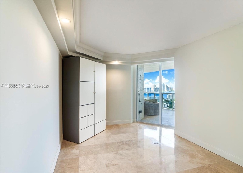 17555 Collins Ave - Photo 11