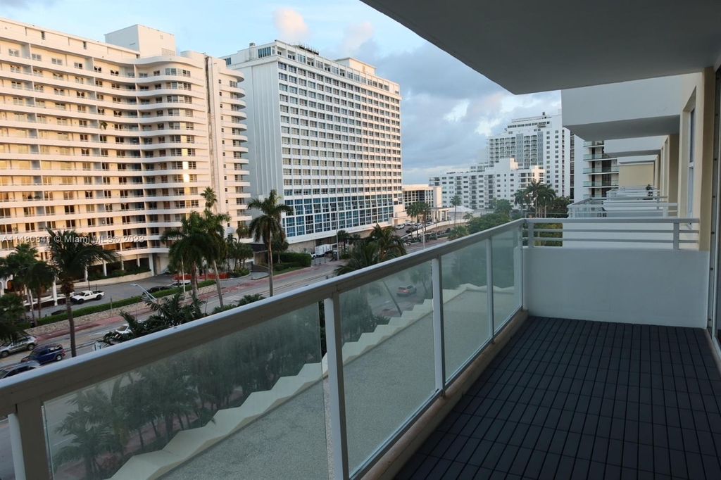 5600 Collins Ave - Photo 21