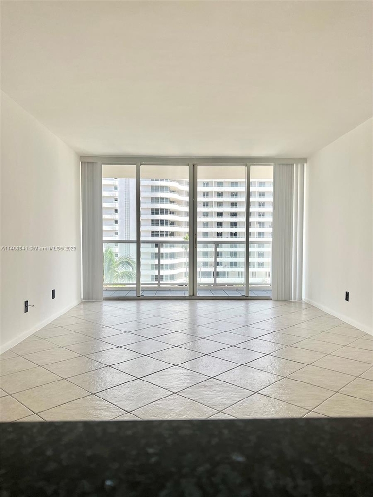 5600 Collins Ave - Photo 2