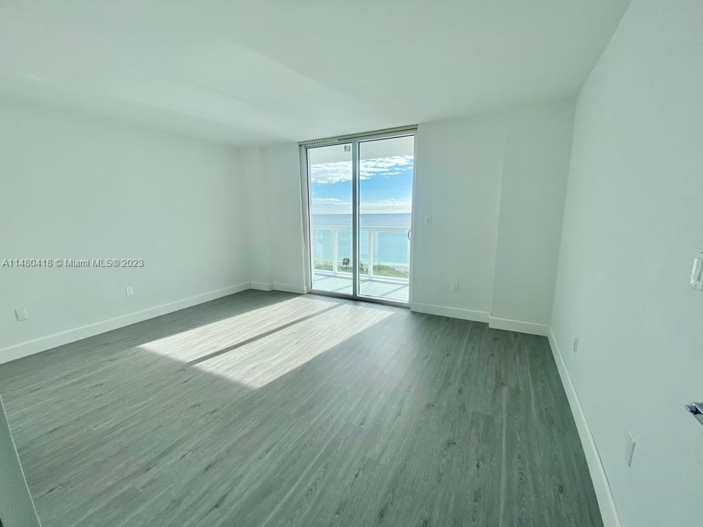 2457 Collins Ave - Photo 10