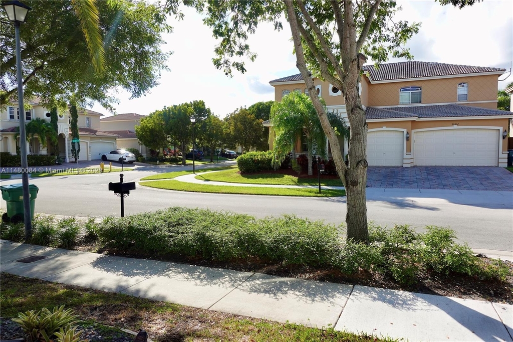 20431 Sw 87th Ct - Photo 2