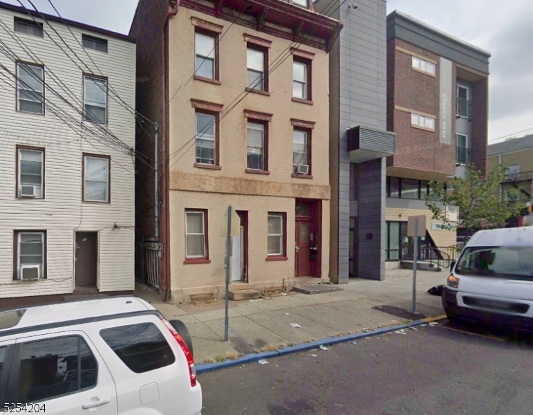 95 Spruce St - Photo 0