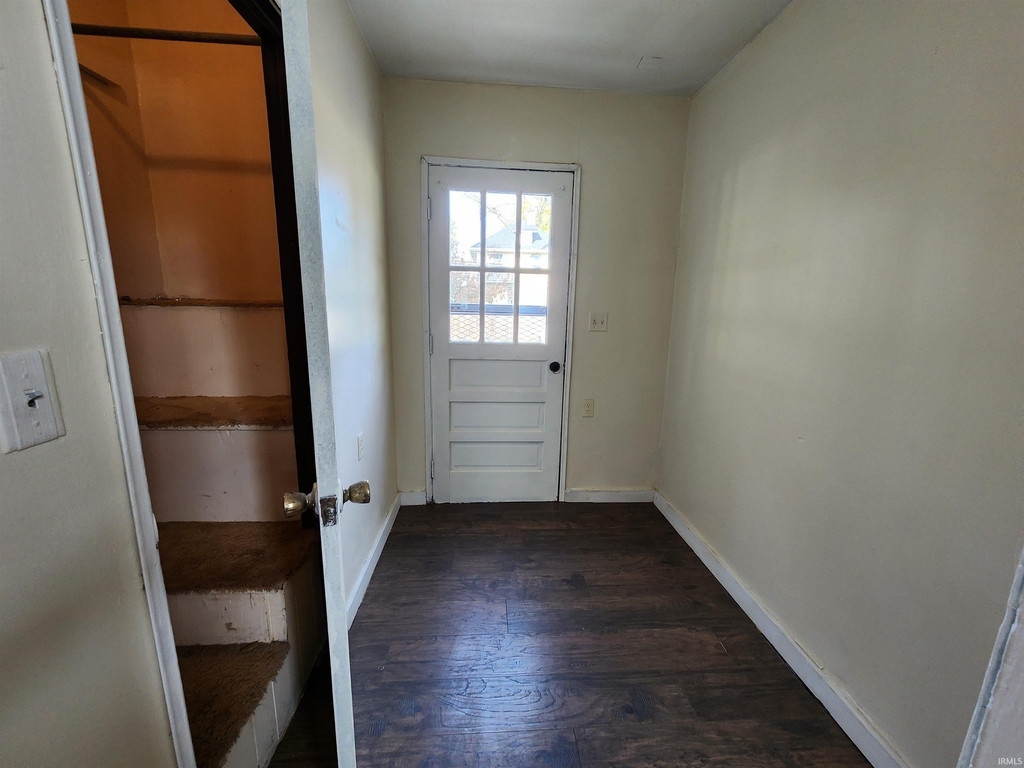 824 E Blackford Avenue - Photo 10