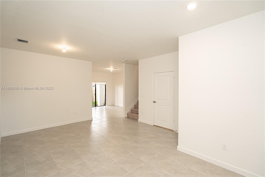 270 Sw 159 Pl - Photo 2