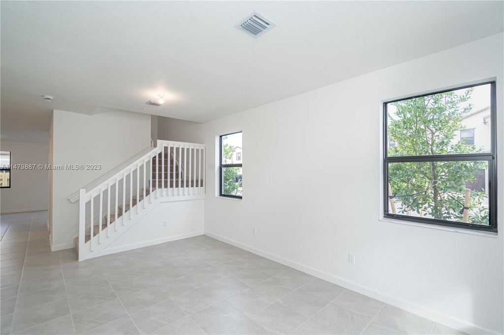 266 Sw 159 Pl - Photo 2