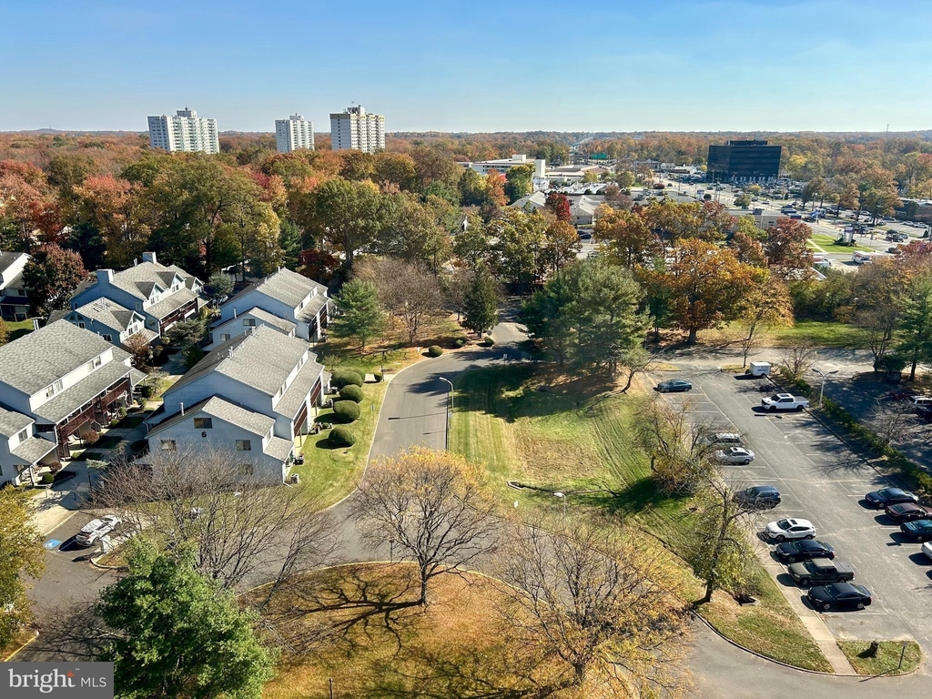 1504 Barclay Towers - Photo 17