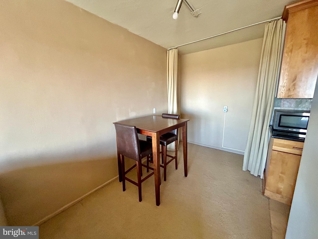 1504 Barclay Towers - Photo 7