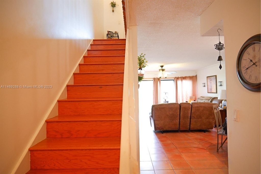 4305 Sw 70th Ter - Photo 2