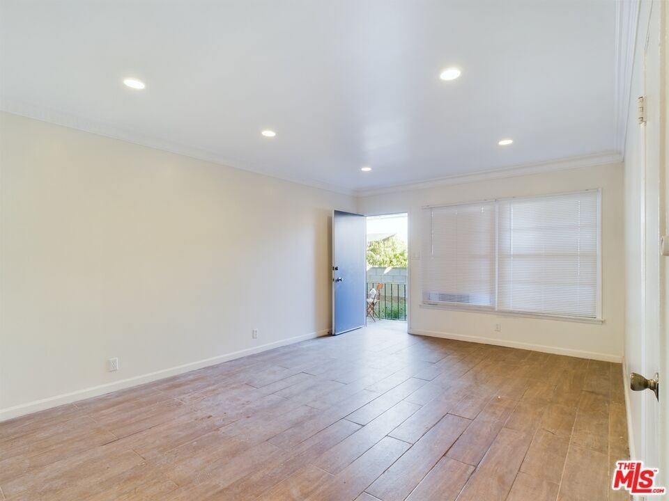 7528 Norton Ave - Photo 5