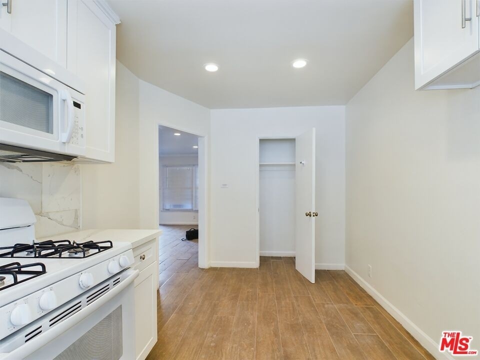 7528 Norton Ave - Photo 2