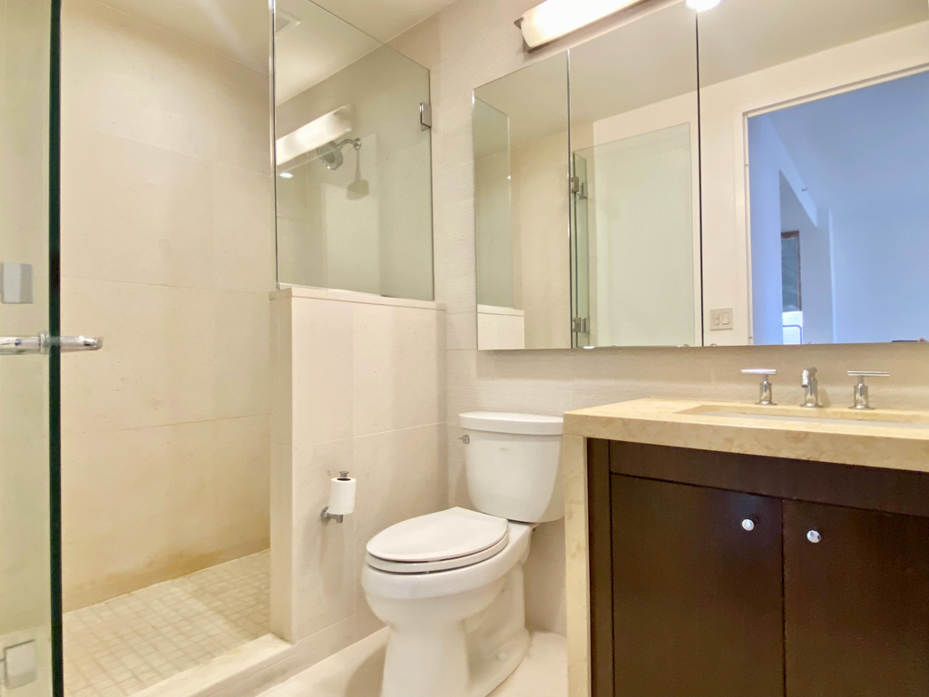 300 North End Avenue - Photo 8