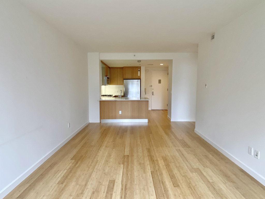 300 North End Avenue - Photo 6