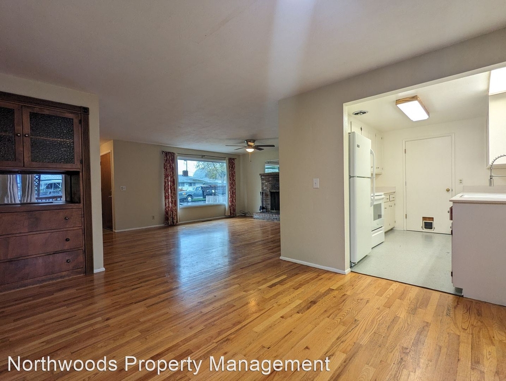 1764 Linwood St - Photo 8