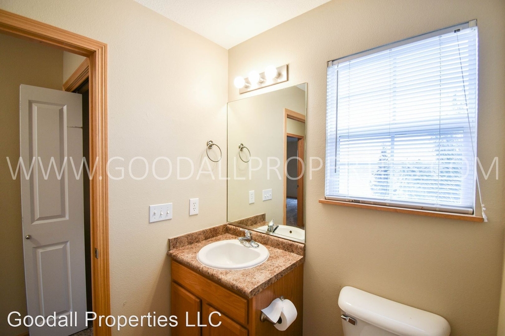 15404 Townsend Ave - Photo 19