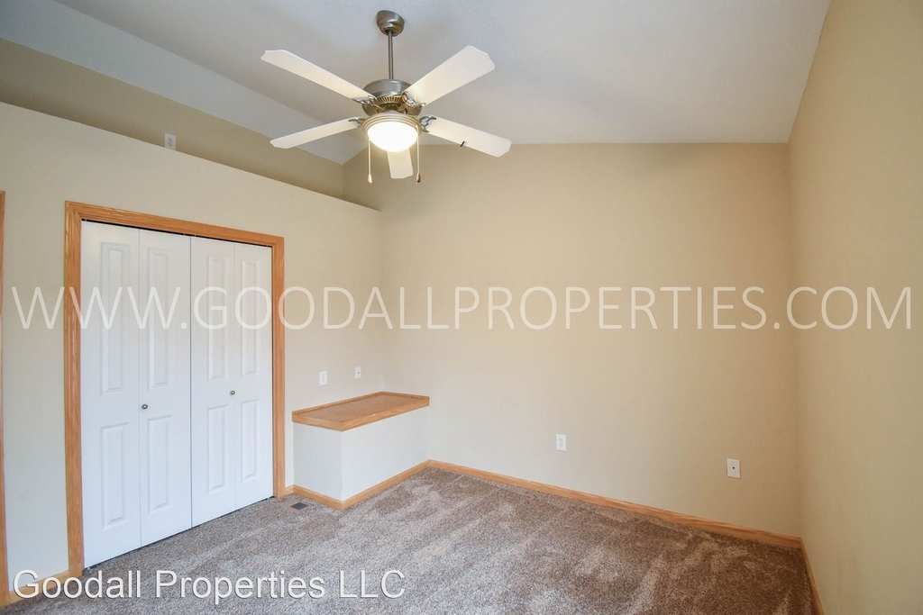 15404 Townsend Ave - Photo 12
