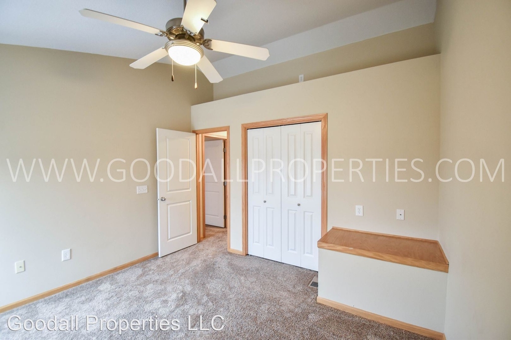 15404 Townsend Ave - Photo 11