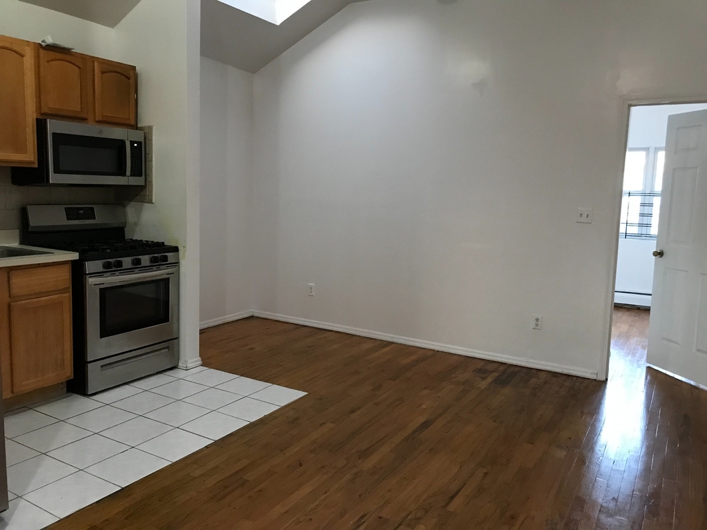 455 East 45th Street - Photo 5