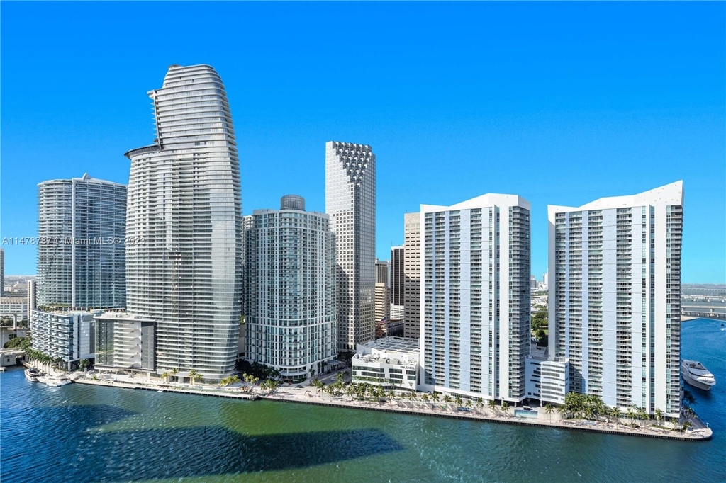 900 Brickell Key Blvd - Photo 3