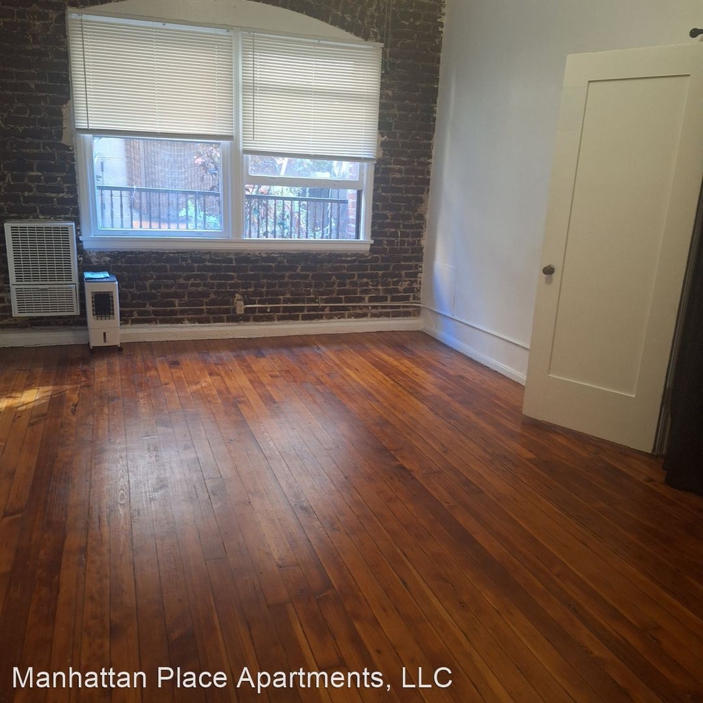 304 S. Manhattan Place - Photo 0