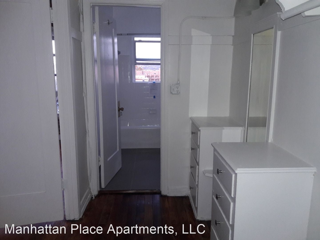 304 S. Manhattan Place - Photo 2