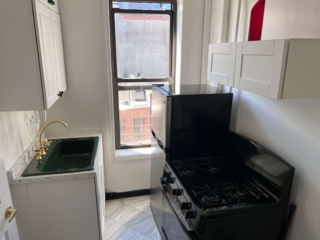 327 East 3rd Street - Photo 5