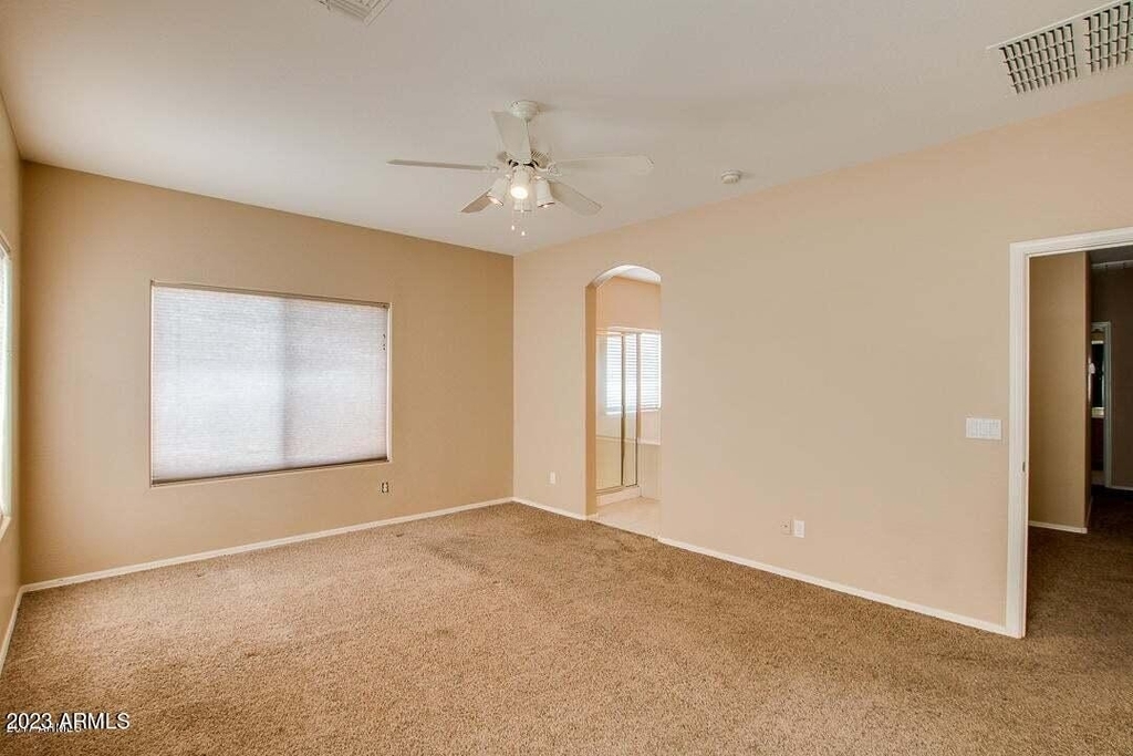 44286 W Juniper Avenue - Photo 10