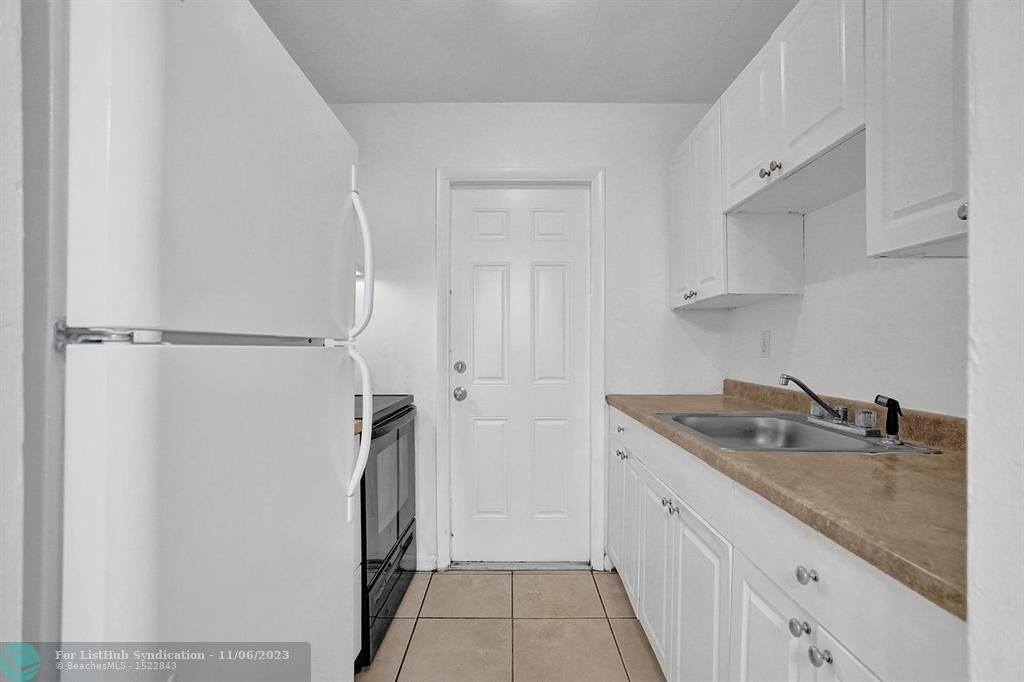 447 Ne 125th St - Photo 6