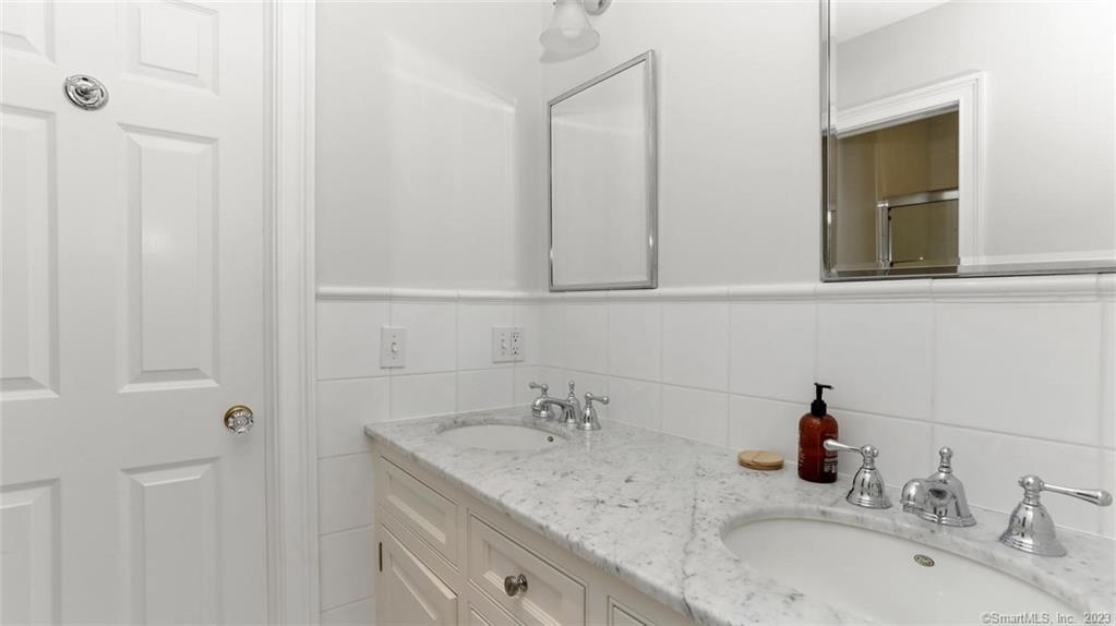 275 Bruce Park Avenue - Photo 7