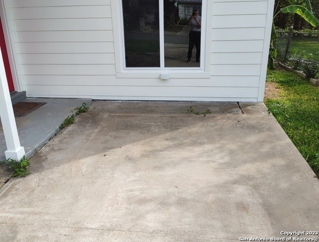 142 Jade Dr - Photo 2