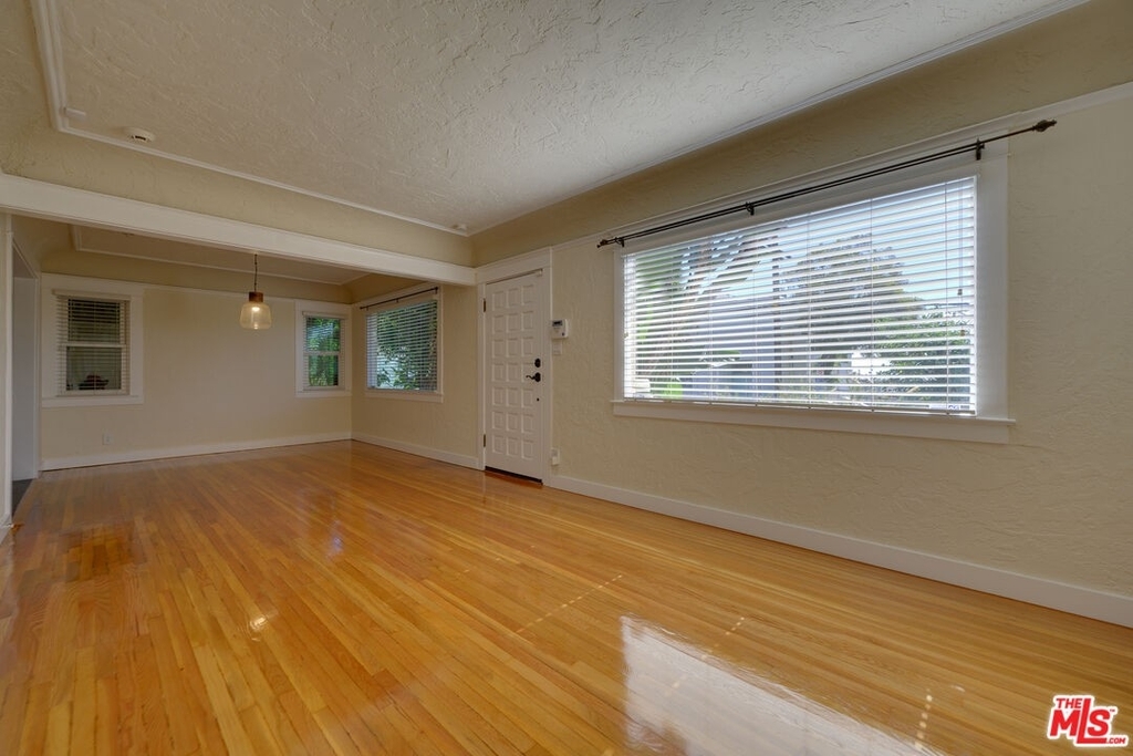 7465 Hawthorn Ave - Photo 4