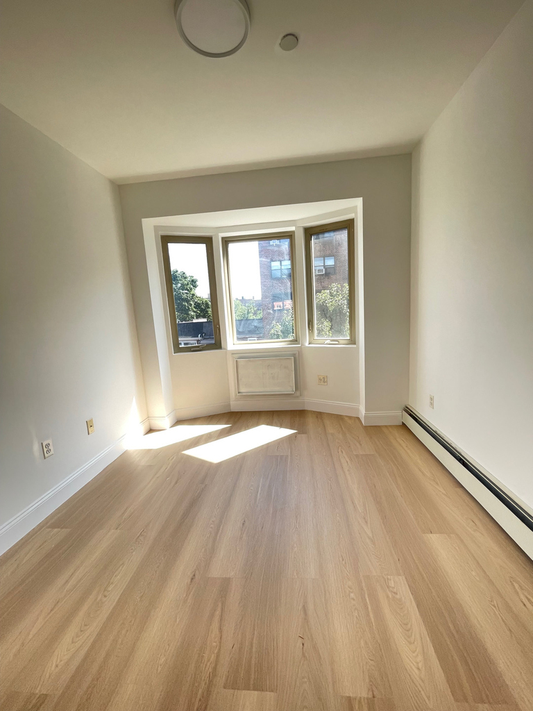 141-41 Pershing Crescent - Photo 4
