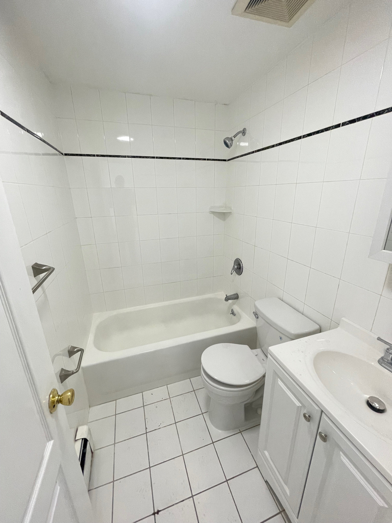 141-41 Pershing Crescent - Photo 2