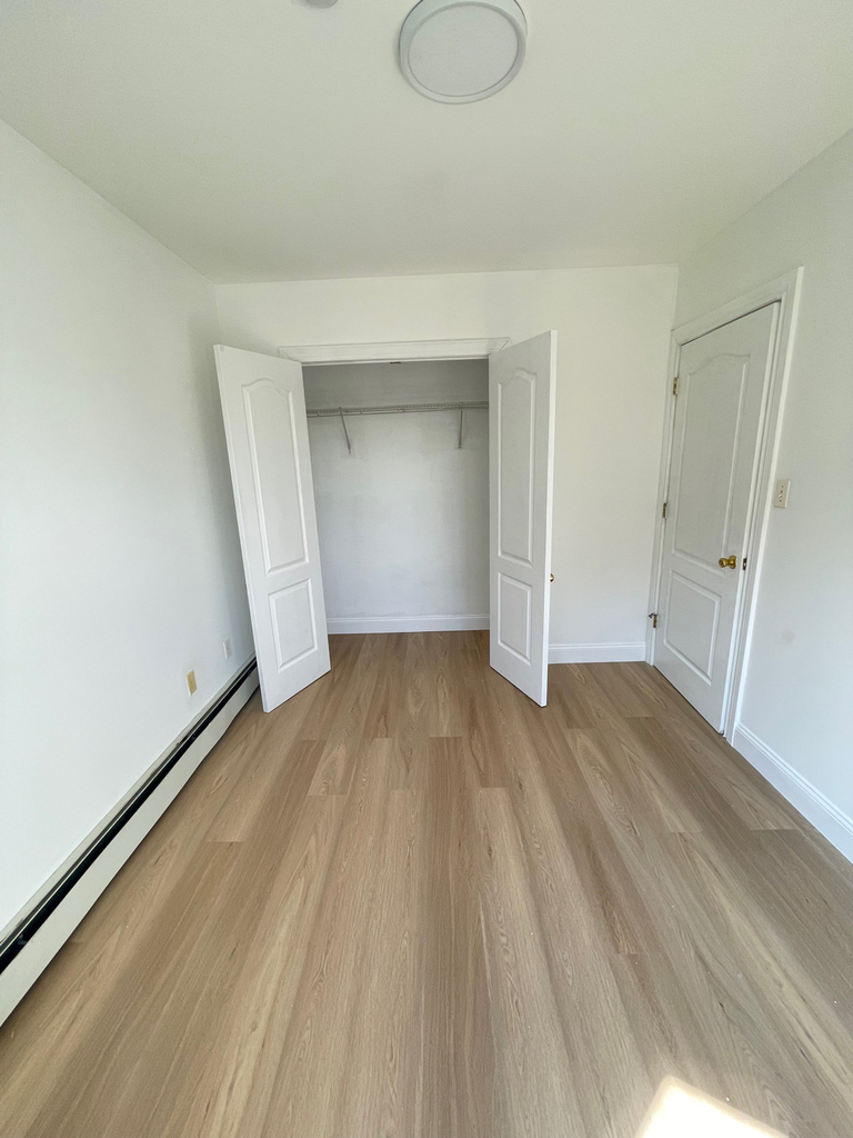 141-41 Pershing Crescent - Photo 3