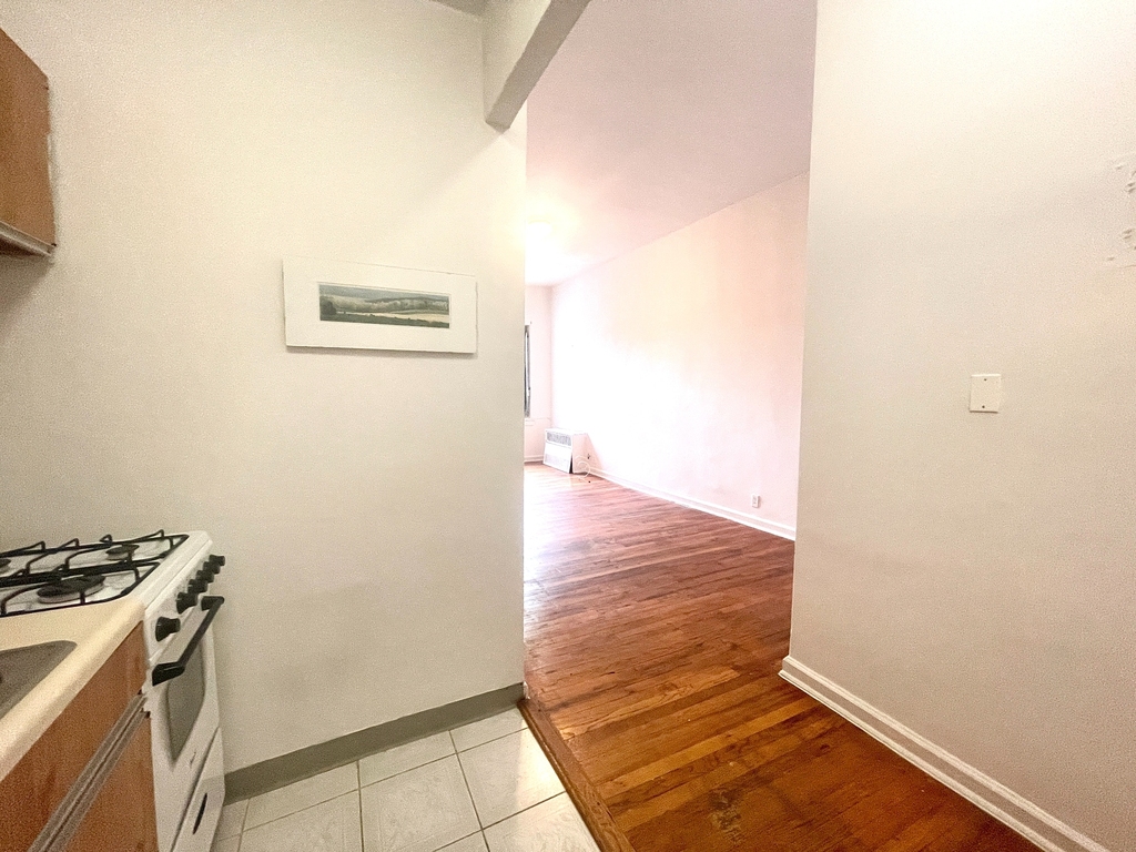 324 East 14th Street - Photo 2