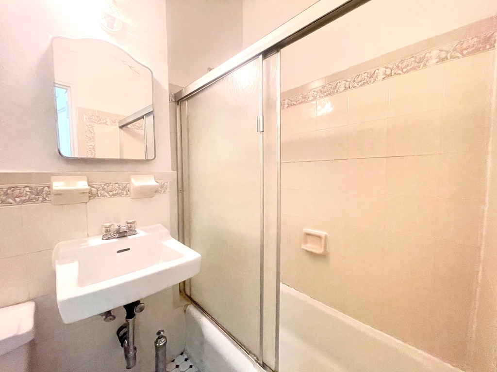 324 East 14th Street - Photo 1