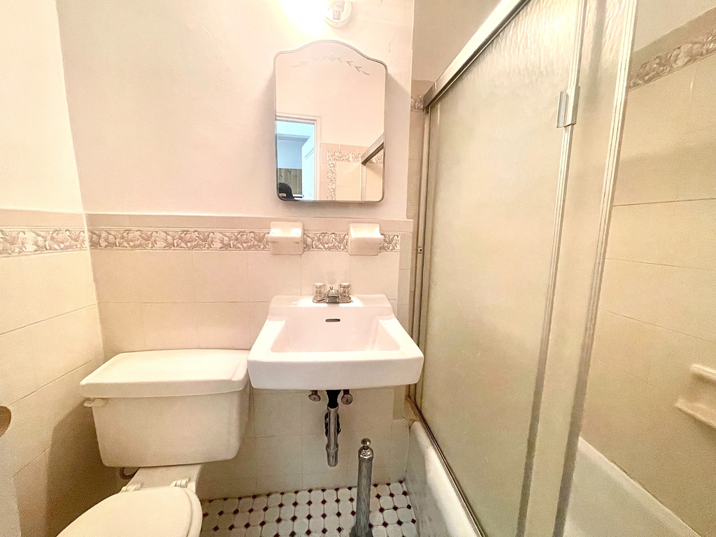 324 East 14th Street - Photo 8
