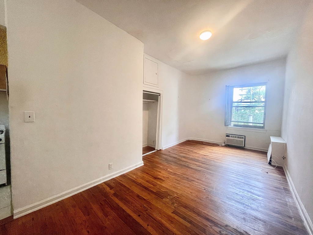 324 East 14th Street - Photo 6